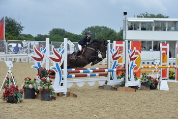 Georgia Hogan and Darth Moll take a narrow win in the Pony Bronze League 128cm Final